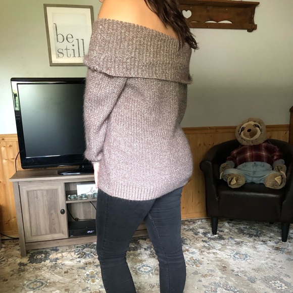 Women’s Sweater - Picture 4 of 6